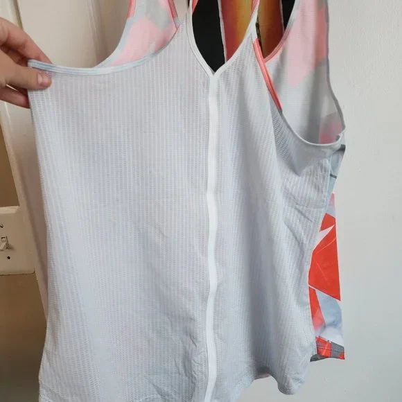 Under Armour Heatgear Twisted Tank - Picture 3 of 6